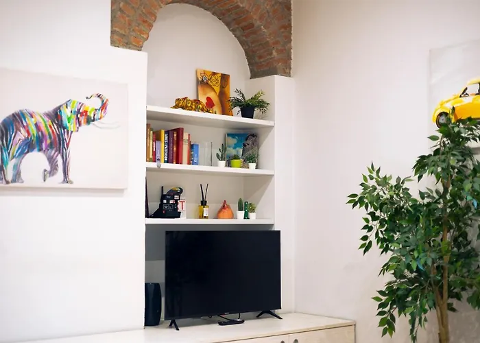 Red Bricks Home - Tricolore San Babila
